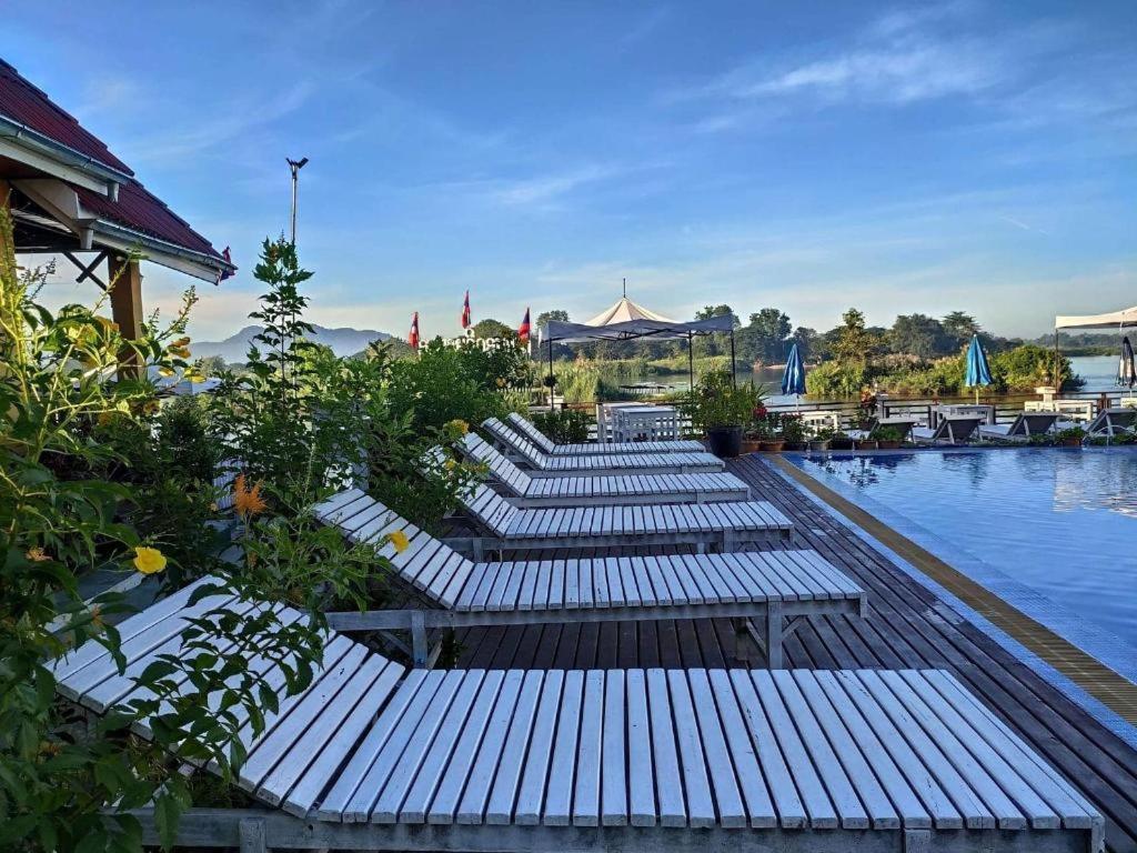 Golden Hotel Dondet Muang Không Exteriör bild