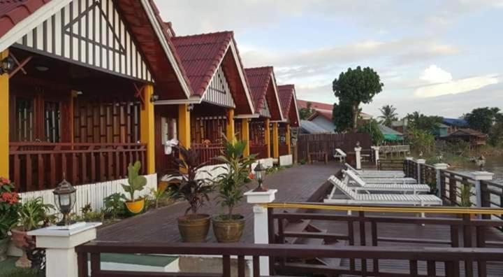 Golden Hotel Dondet Muang Không Exteriör bild